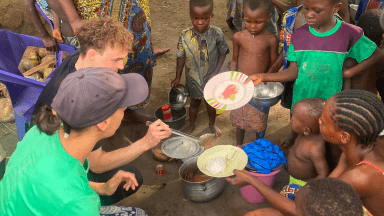 Kolya, étudiant en 3e année au baccalauréat en nutrition de l'Université Laval, réalise un stage international de 11 semaines au Bénin avec l'organisme Bénin Enfants Sains.