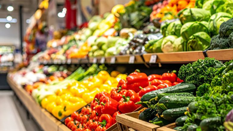 Étalages de fruits et légumes