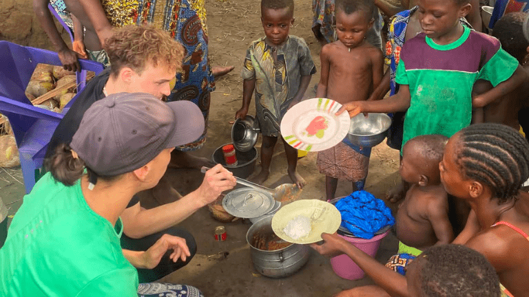 Kolya, étudiant en 3e année au baccalauréat en nutrition de l'Université Laval, réalise un stage international de 11 semaines au Bénin avec l'organisme Bénin Enfants Sains.